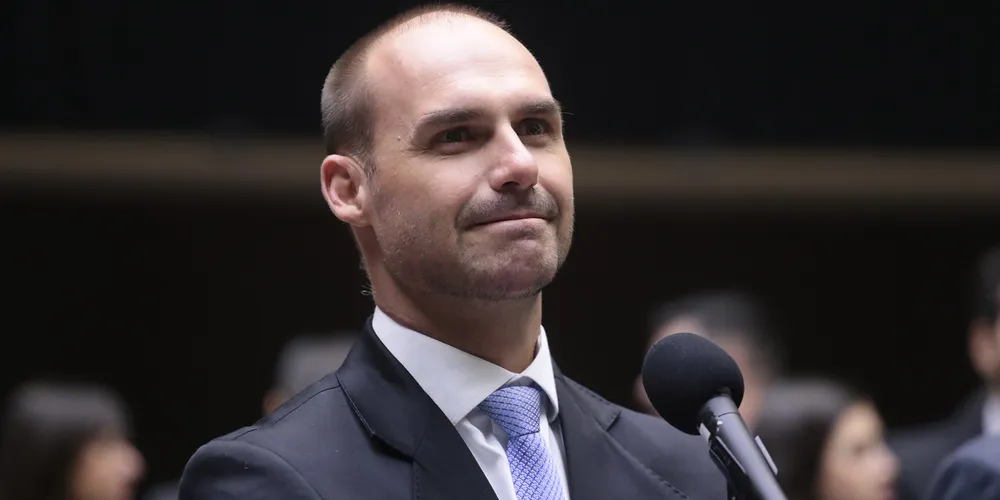 Eduardo Bolsonaro realizou uma postagem em suas redes sociais sobre as decições de Moraes