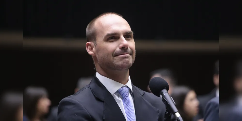 Eduardo Bolsonaro realizou uma postagem em suas redes sociais sobre as decições de Moraes