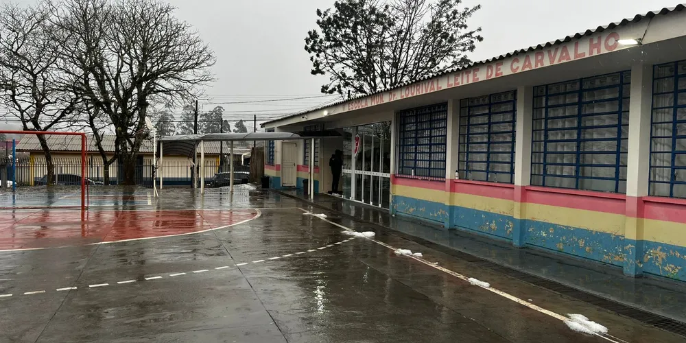 Prefeitura Municipal de Castro compartilha imagens de unidades públicas afetadas pela chuva.