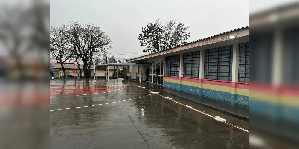 Prefeitura Municipal de Castro compartilha imagens de unidades públicas afetadas pela chuva.