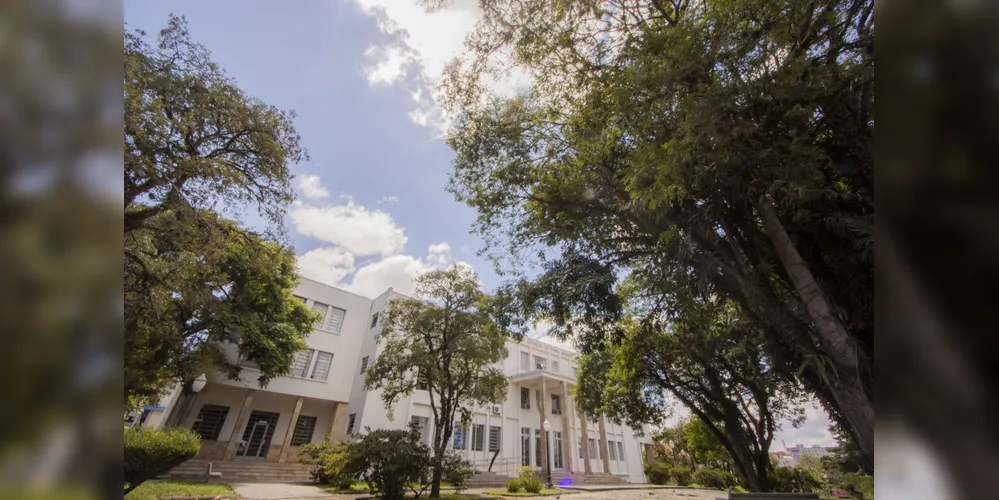 A instituição lidera os paranaenses no ranking