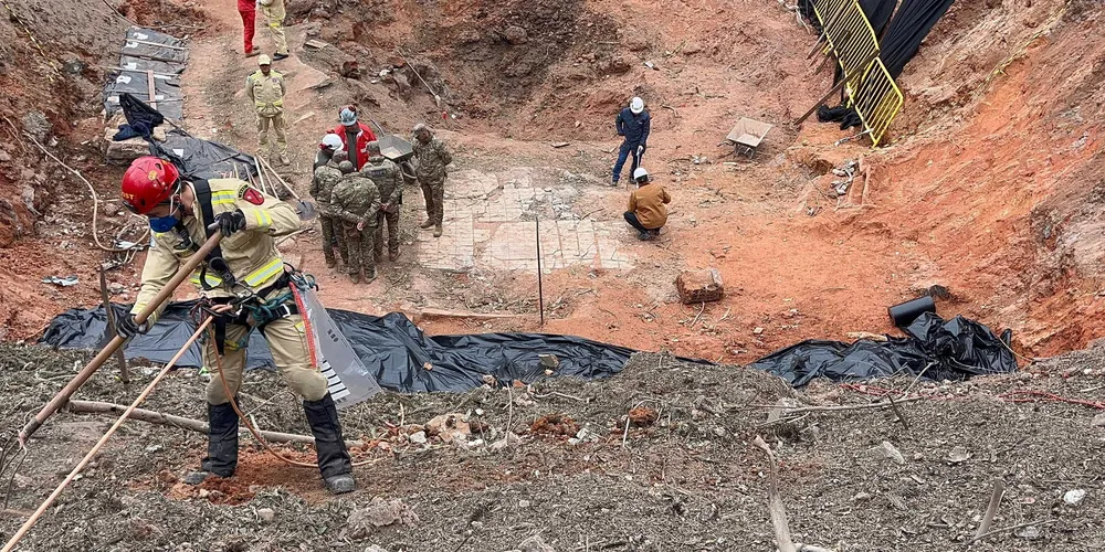 Aproximadamente mil vestígios foram coletados para a identificação das vítimas.