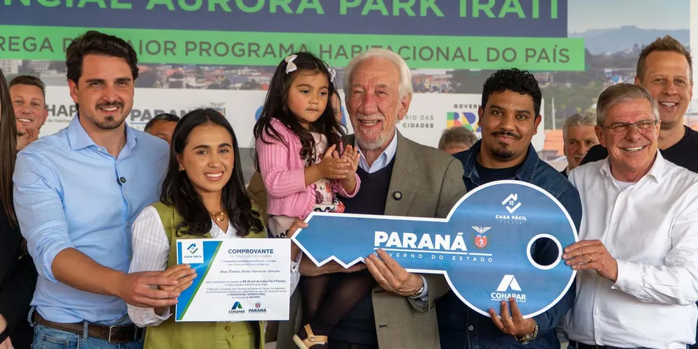 Emiliano Gomes, Darci Piana e Jorge Lange realizaram a entrega das novas unidades habitacionais