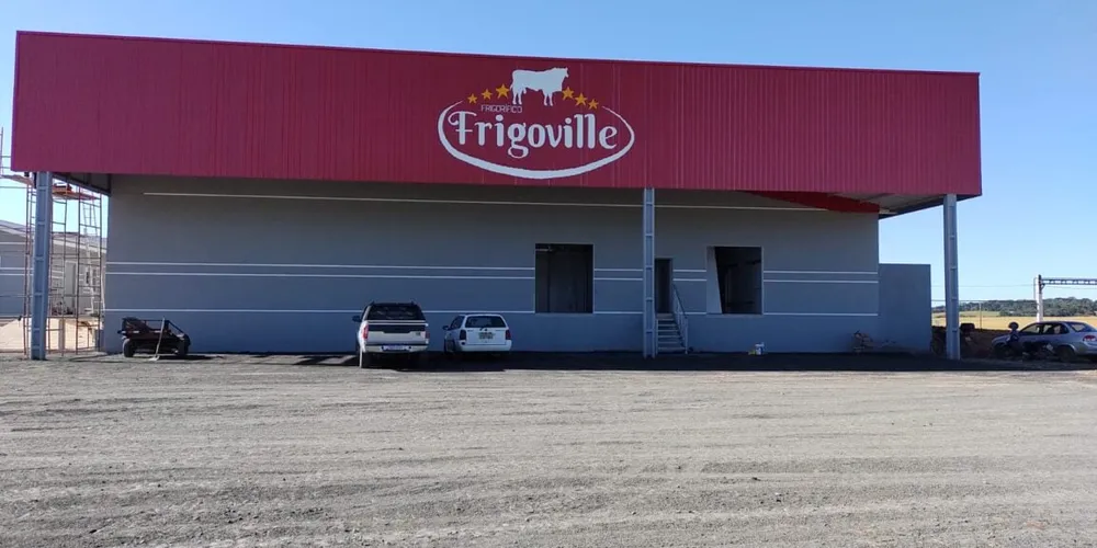 O frigorífico funcionava para o abate de ovinos, bovinos, caprinos e suínos