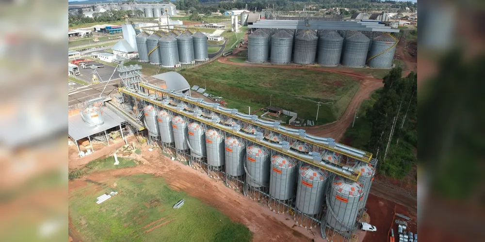 A Coopagrícola está sediada em Ponta Grossa e a Frísia tem negócios e unidades na cidade