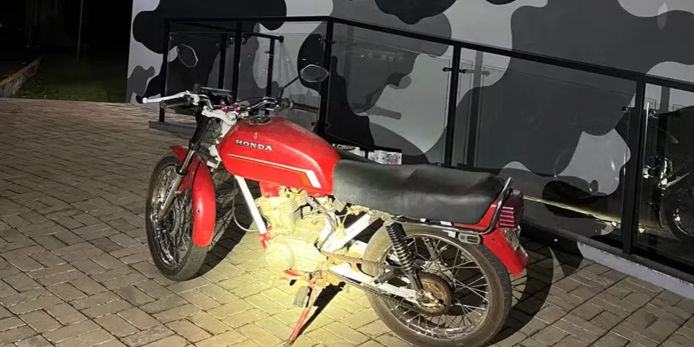 A moto era conduzida por um rapaz de 21 anos