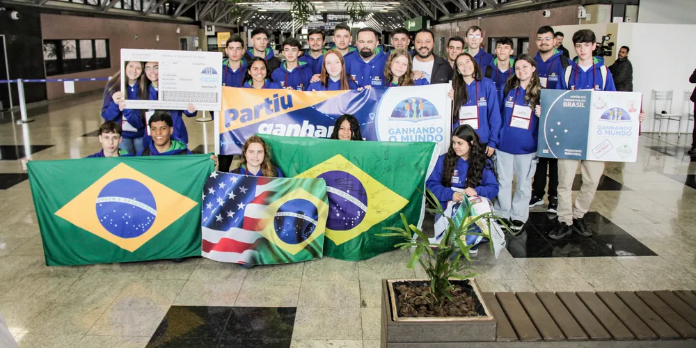 Embarque de 50 alunos para os Estados Unidos dentro do programa Ganhando o Mundo de intercâmbio de estudantes da rede estadual de ensino.