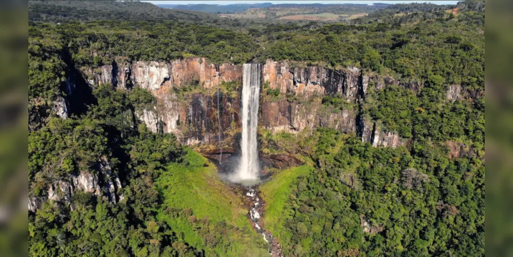 O projeto destaca que Prudentópolis é amplamente conhecida como a "Terra das Cachoeiras Gigantes"
