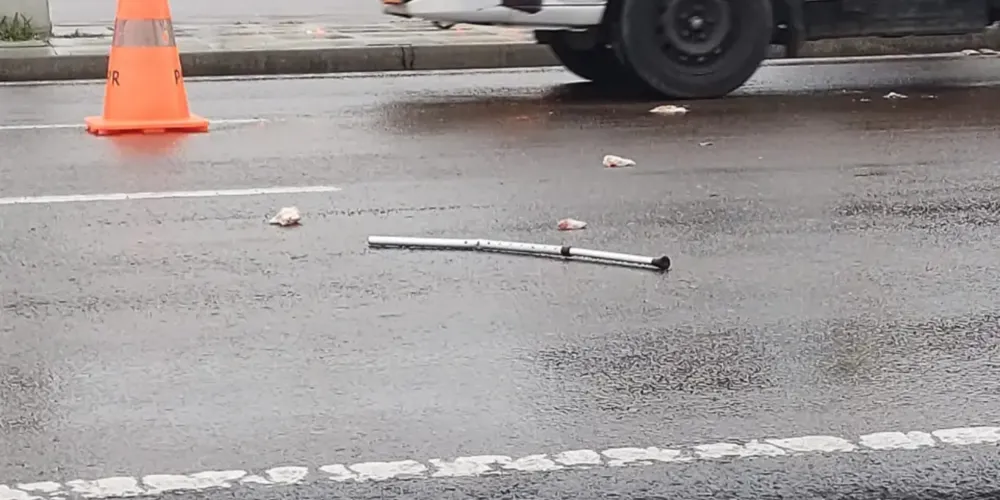 Segundo testemunhas, a idosa foi arremessada com o impacto e ficou caída no meio da pista