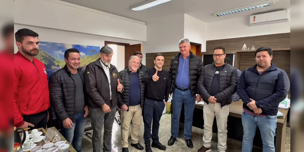 Juca Sloboda, Aliel Machado, Reginaldo Cheirubim e vereadores estiveram reunidos