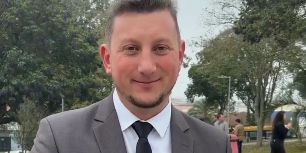 Nesta segunda-feira (14), o prefeito Leandro Jasinski participou do ato cívico em celebração aos 107 anos da cidade