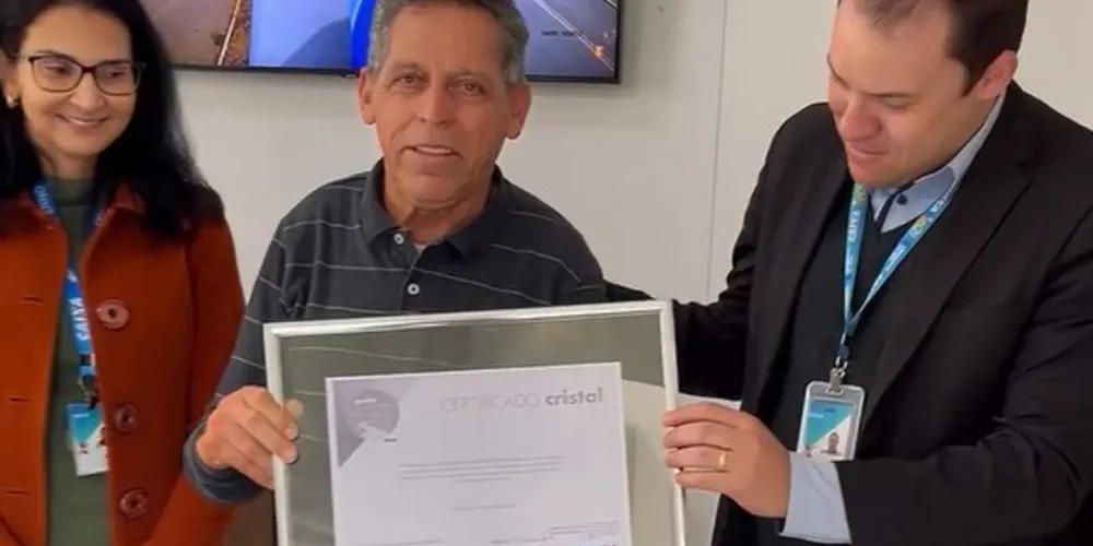 O prefeito Ary Mattos (PP) recebeu o certificado durante reunião com representantes da Caixa Econômica Federal