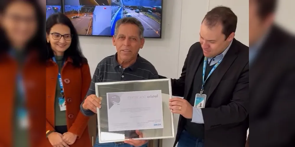 O prefeito Ary Mattos (PP) recebeu o certificado durante reunião com representantes da Caixa Econômica Federal