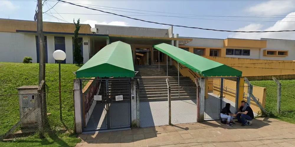 A escola está localizada na rua Amauri de Arruda Moura, no Lagoa Dourada III