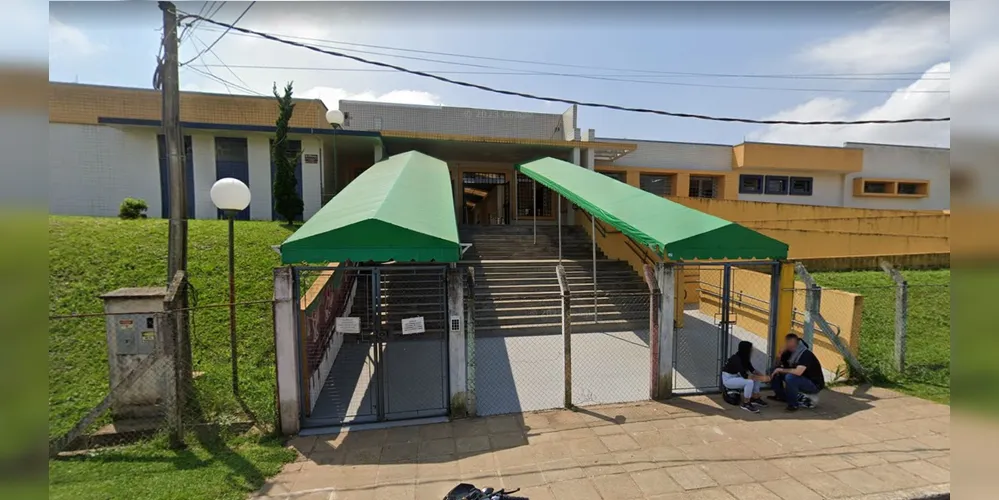 A escola está localizada na rua Amauri de Arruda Moura, no Lagoa Dourada III