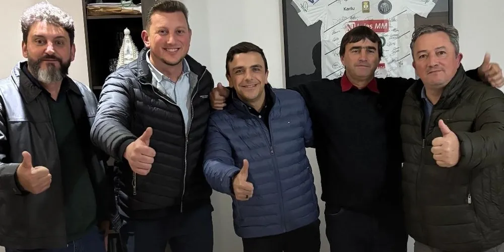 Leandro Jasinski, Aliel Machado e demais representantes da Prefeitura Municipal estiveram reunidos