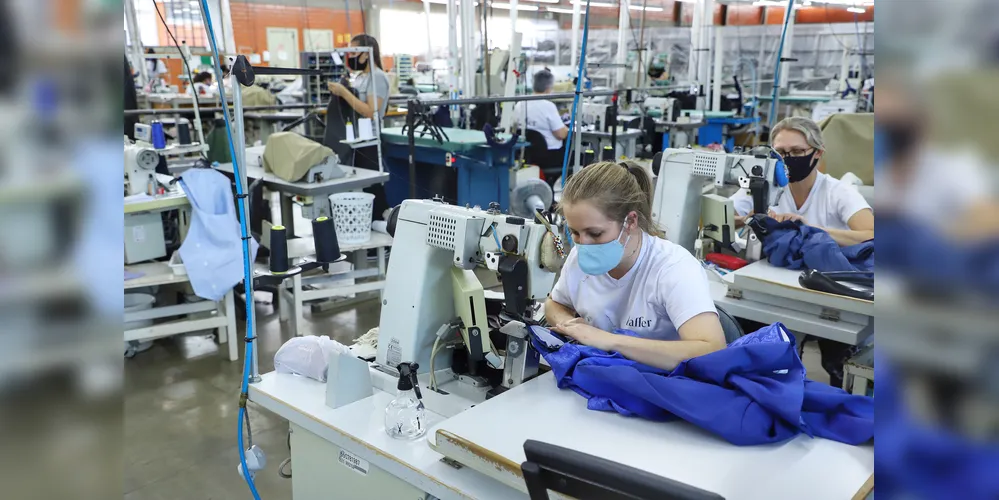 Costureira é uma das vagas ofertadas nesta quarta-feira
