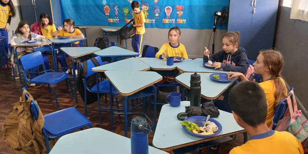 As ações ocorrem ao longo do ano letivo e possibilitam aos educandos criarem a percepção da importância de se ter uma alimentação saudável