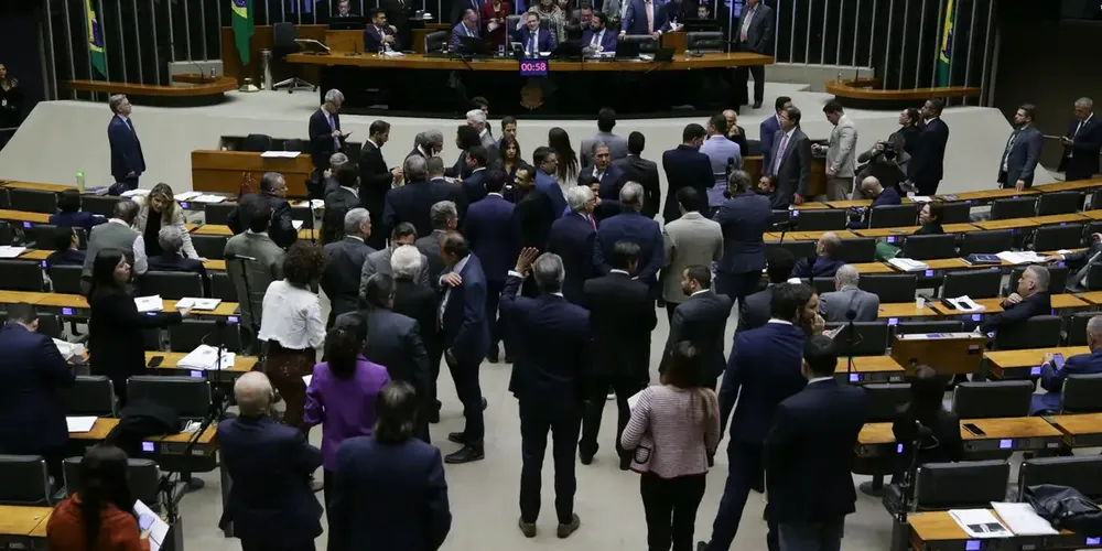 O projeto foi apresentado pela Mesa Diretora da Casa