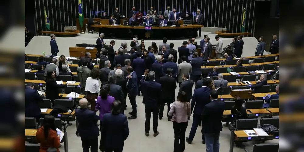 O projeto foi apresentado pela Mesa Diretora da Casa
