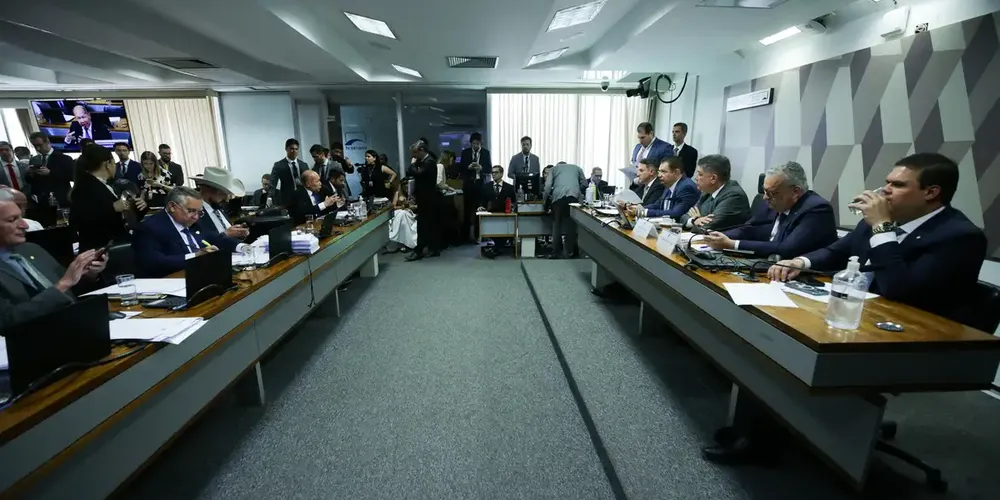 Também por acordo, a comissão elegeu para vice-presidente o deputado Duarte Jr. (PSB-MA)