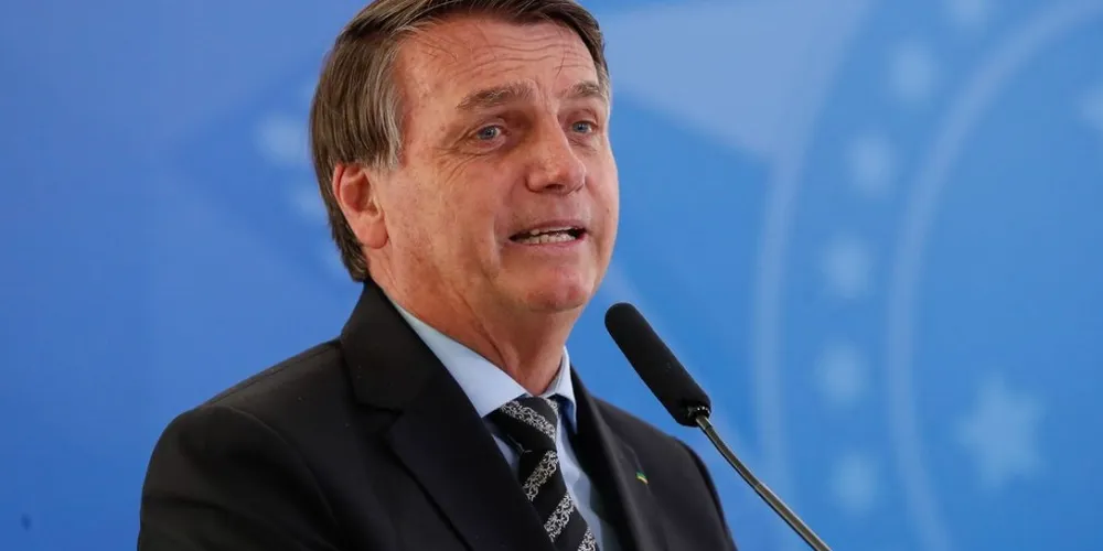Bolsonaro foi levado ainda na manhã desta sexta-feira para instalar a tornozeleira eletrônica