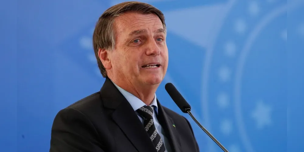 Bolsonaro foi levado ainda na manhã desta sexta-feira para instalar a tornozeleira eletrônica