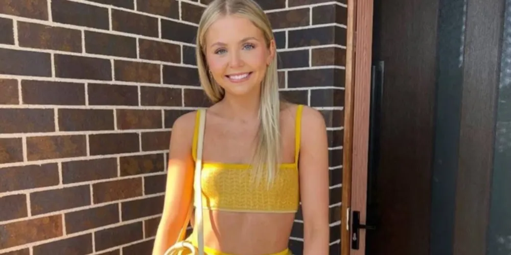 A australiana Charlotte Lasica, de 22 anos, começou a sentir cólicas e inchaço abdominal no início de 2024
