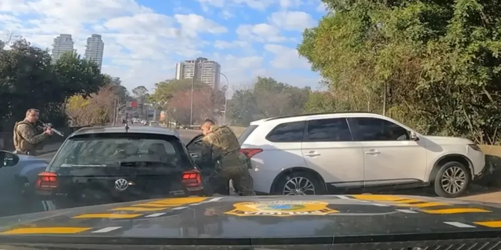 A perseguição só terminou na região do Parque Barigui, em meio ao trânsito congestionado do horário de pico