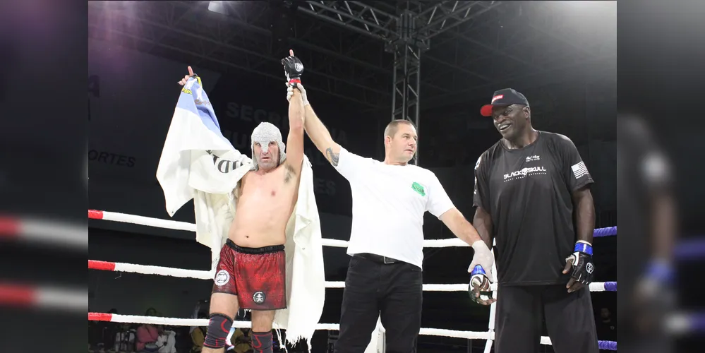 Paulão 'imperador' Zenidim após ser anunciado vitória contra Wágner Zuluzinho