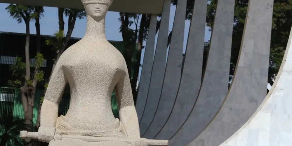 AA votação terminou com 8 votos a 3