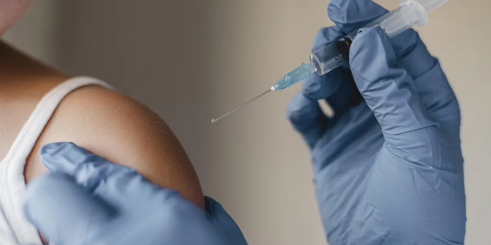 As vacinações estão concentradas nas Unidades Luis Conrado Mansani (Uvaranas) e Rômulo Pazzinato (Nova Rússia)