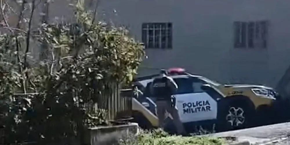 De acordo com a PM, a vítima estava em um dos quartos da residência onde morava