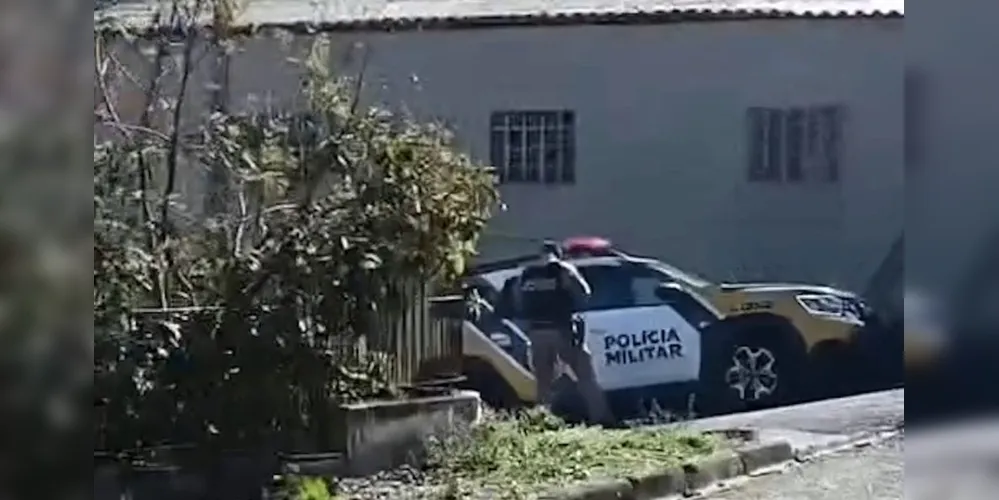 De acordo com a PM, a vítima estava em um dos quartos da residência onde morava