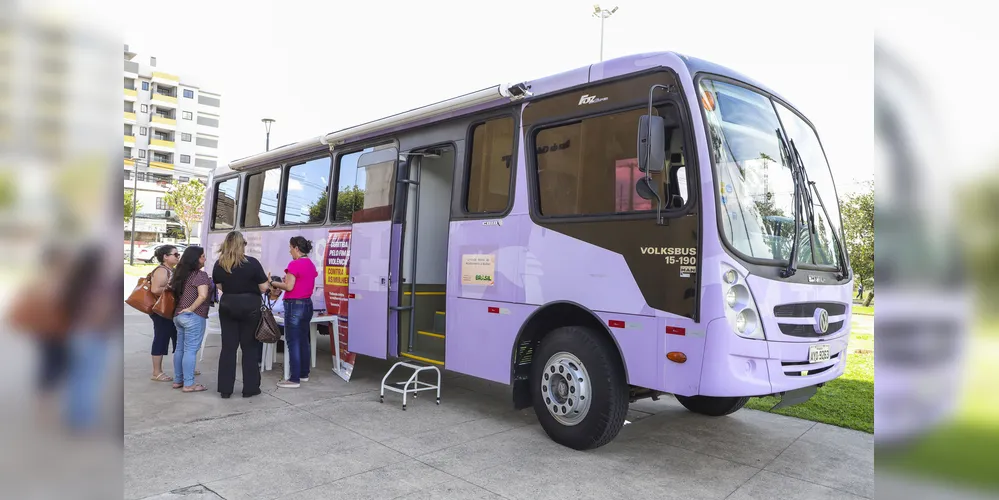 Ônibus Lilás orienta mulheres