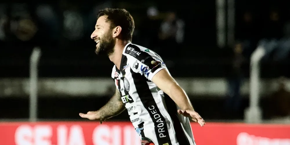 A partida de hoje marca os 50 jogos do atleta Boschilia com a camisa alvinegra