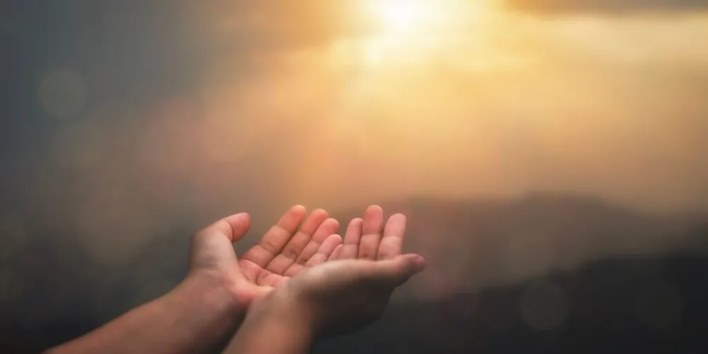 Nessas horas, o coração pede por uma palavra de conforto, algo que reacenda a esperança e fortaleça a nossa conexão com o divino