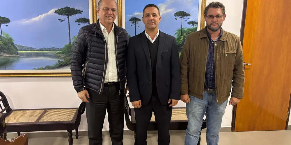 Gilson Vinutti (centro) despontando como possível pré-candidato a deputado estadual nas eleições de 2026