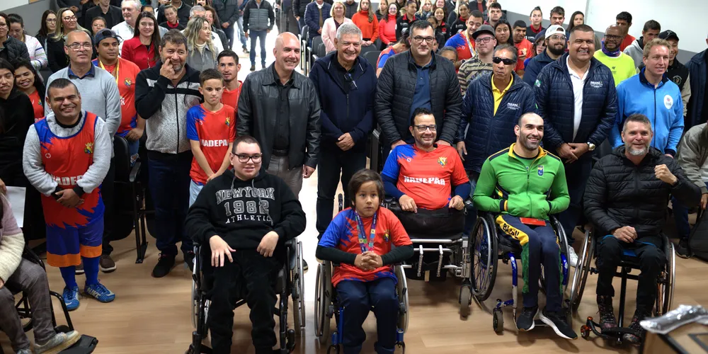 O secretário de Esporte do Paraná, Hélio Renato Wirbiski, esteve no município na manhã de quarta-feira (16)