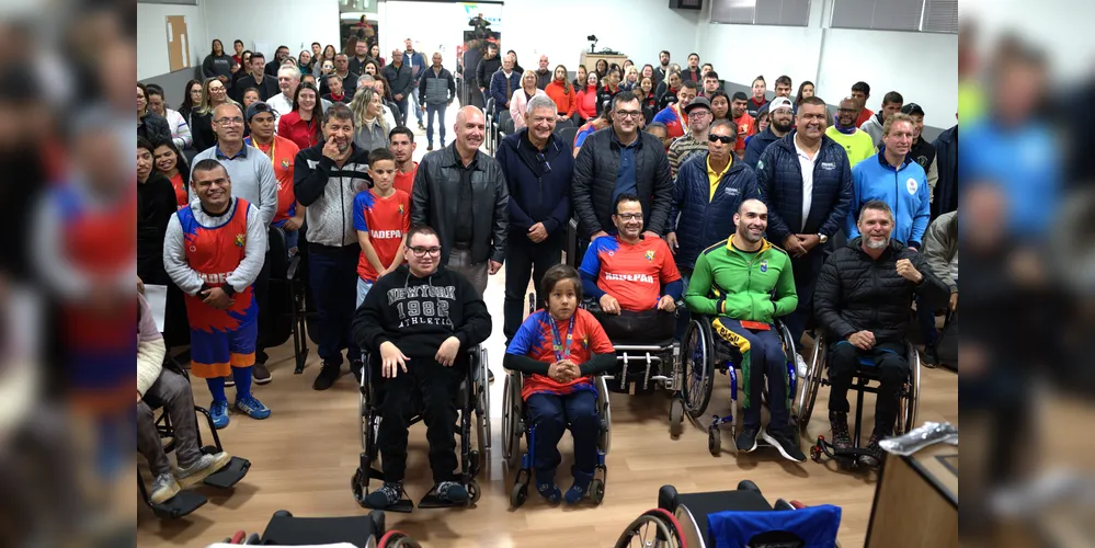 O secretário de Esporte do Paraná, Hélio Renato Wirbiski, esteve no município na manhã de quarta-feira (16)