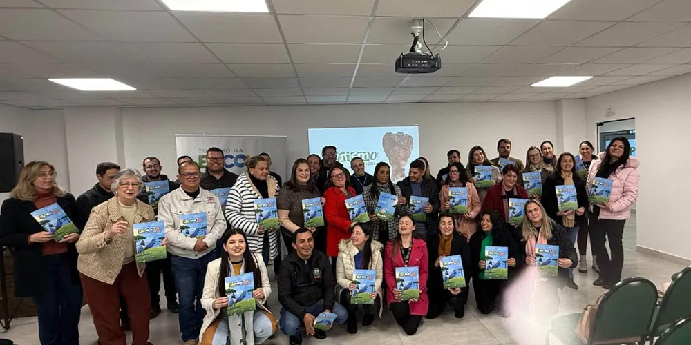 O conteúdo é aplicado por meio de aulas e atividades extracurriculares, em diferentes disciplinas