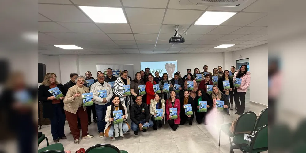 O conteúdo é aplicado por meio de aulas e atividades extracurriculares, em diferentes disciplinas