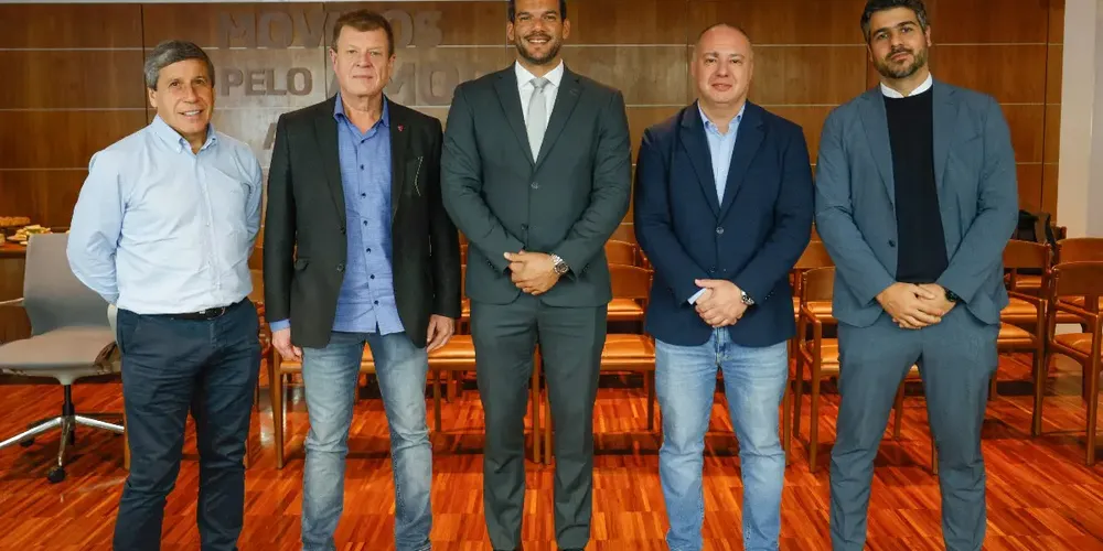 Álvaro Góes, Márcio Lara, Hélio Cury Filho e Lucas de Paula estiveram no encontro com Samir Xaud (ao centro)