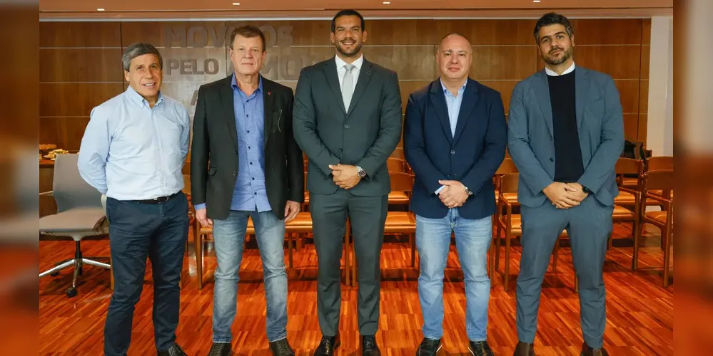 Álvaro Góes, Márcio Lara, Hélio Cury Filho e Lucas de Paula estiveram no encontro com Samir Xaud (ao centro)