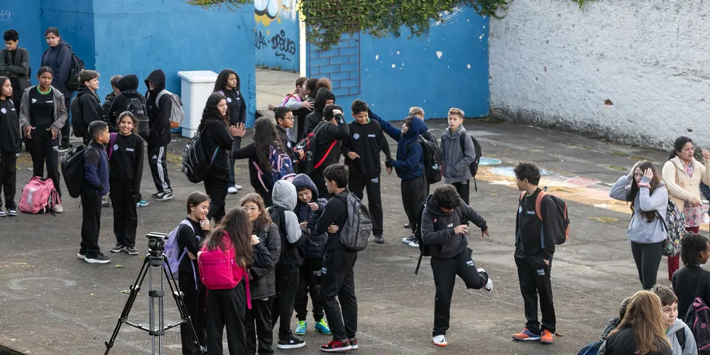 A distribuição dos uniformes segue ao longo dos próximos meses
