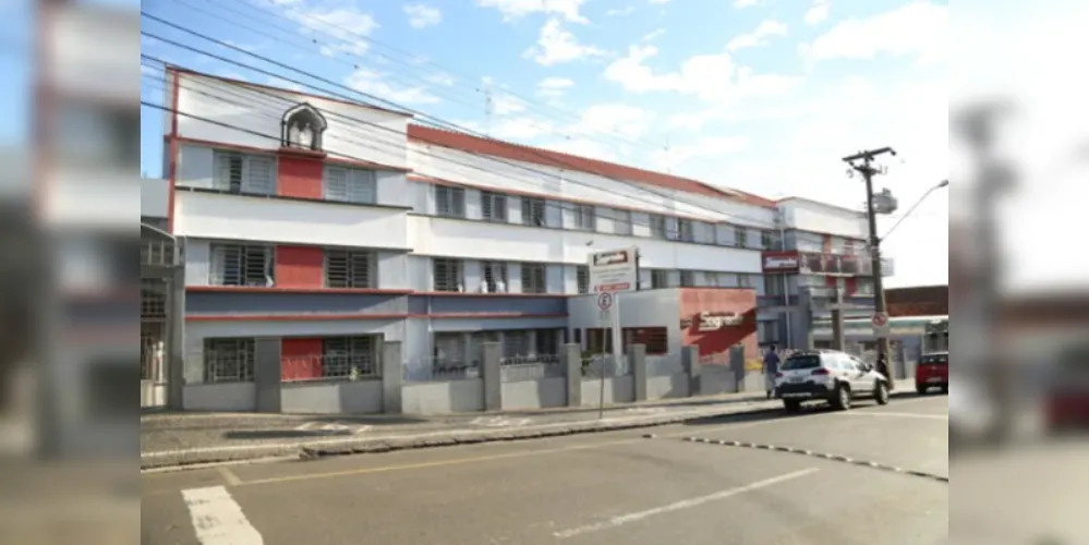 Colégio está localizado na avenida Visconde de Taunay - 101