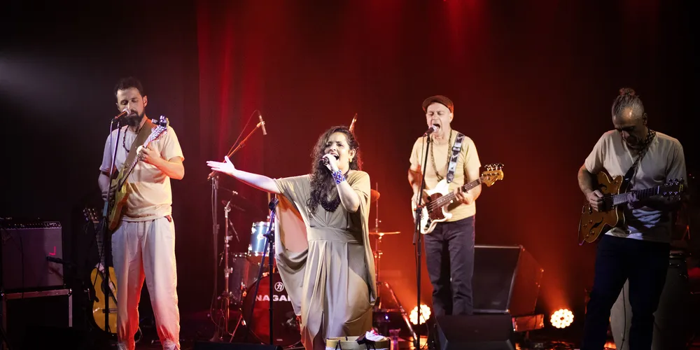 Cantora curitibana está há mais de 20 anos na cena da música; show de Thayana será gratuito em PG