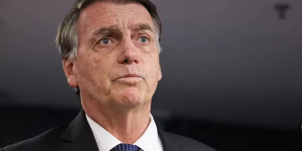 Ex-presidente Jair Bolsonaro cumpre prisão domiciliar