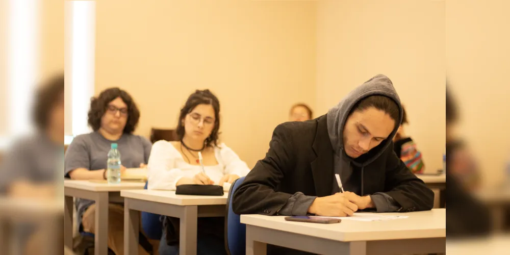 Com o tema “Elaboração de projetos e pitch”, a masterclass irá abordar desde a criação de dossiês para projetos audiovisuais até estratégias para apresentação de propostas cinematográficas