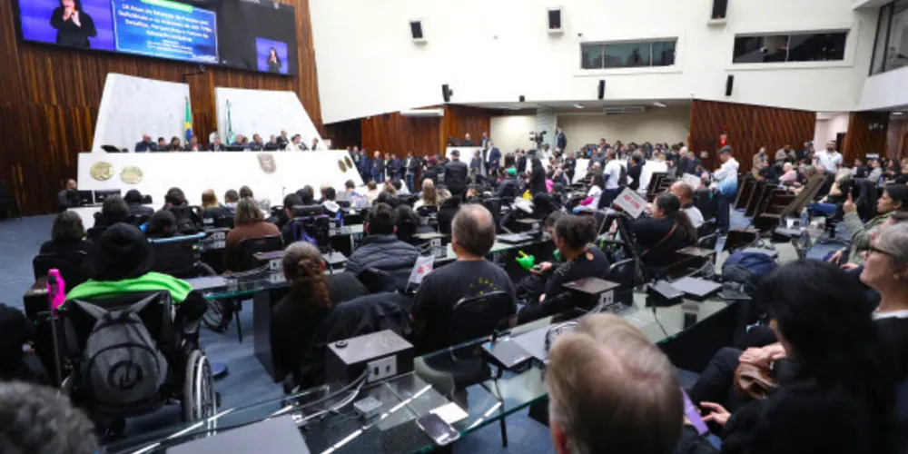 Ação aconteceu durante a quarta-feira (20), no Plenário da Assembleia Legislativa